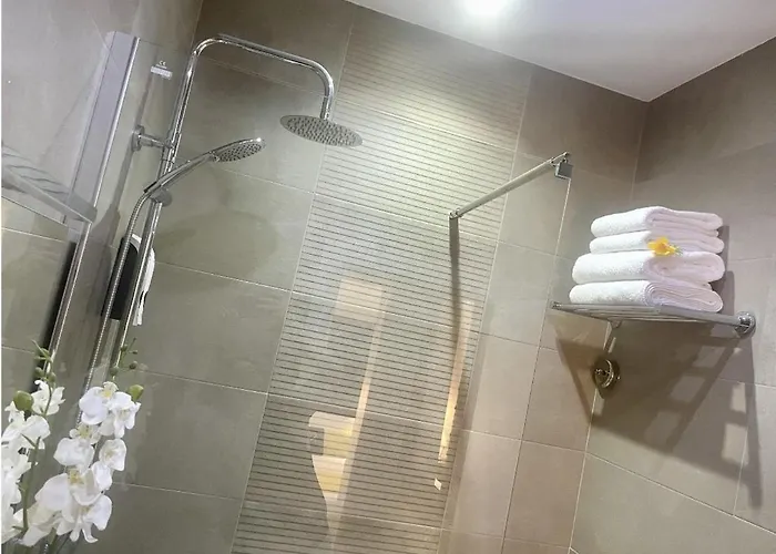 Guest house Front Arc